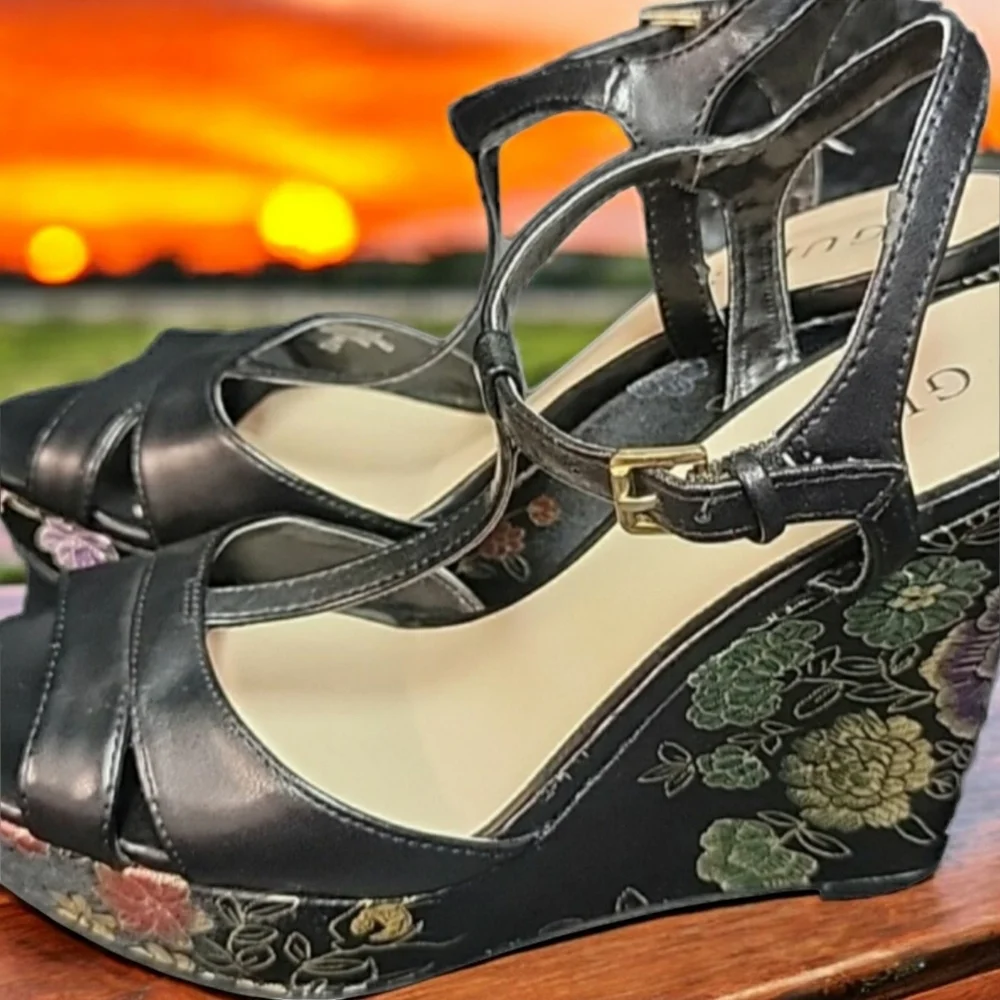 Guess woman's size 8 High heeled sandles